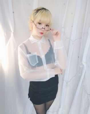 巨大女英雄