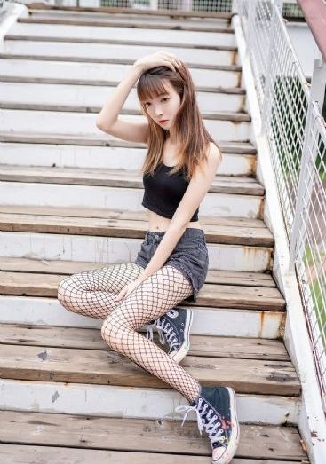 霓虹灯下的哨兵